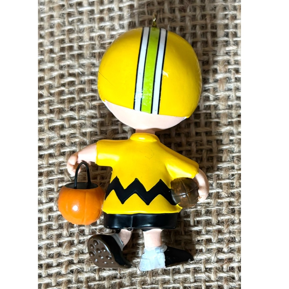 Hallmark Keepsake Get A 1st Down Charlie Brown Halloween Ornament Football READ - Picture 2 of 5